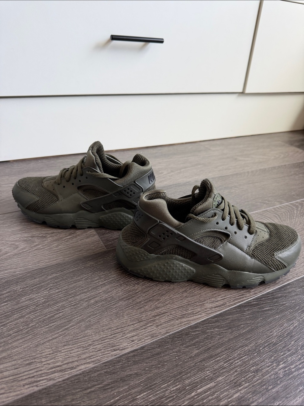 Nike Huarache Run SE GE Cargo Khaki Kids 7 Women’s 8.5